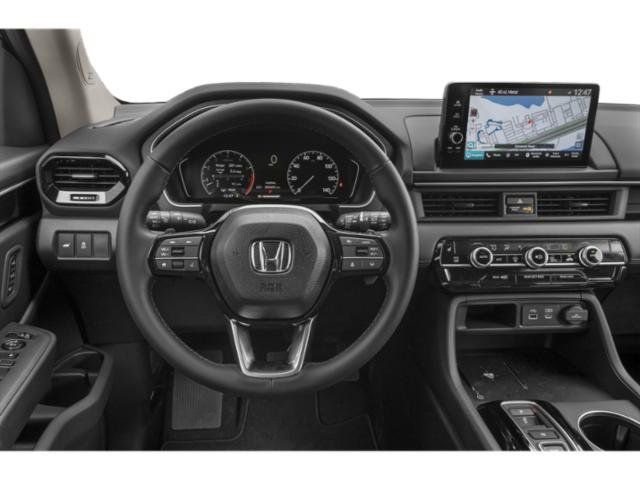 Used 2025 Honda Pilot Touring image 10