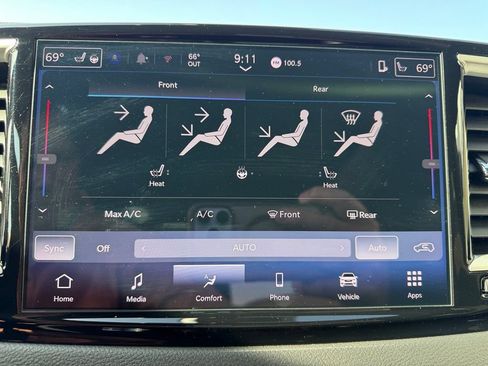Used 2025 Chrysler Pacifica Select FWD image 16