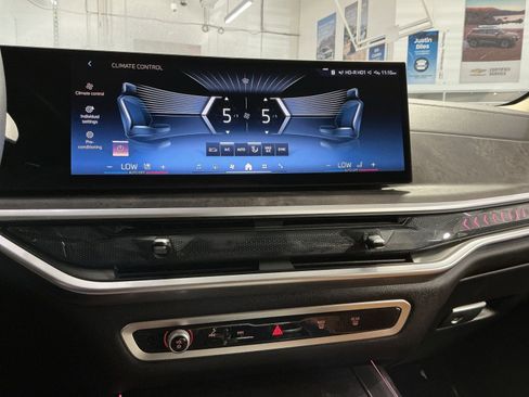 Used 2024 BMW X7 xDrive40i w/ Premium Package AWD/4WD image 22