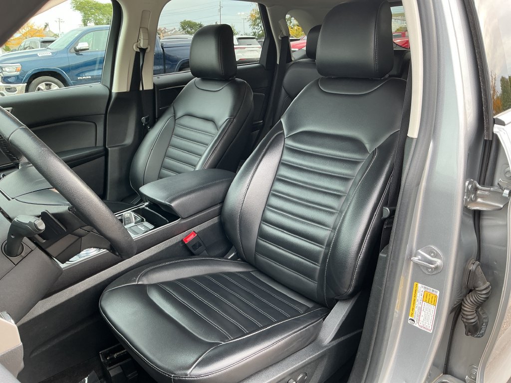 Used 2020 Ford Edge SEL w/ Cold Weather Package AWD/4WD image 11