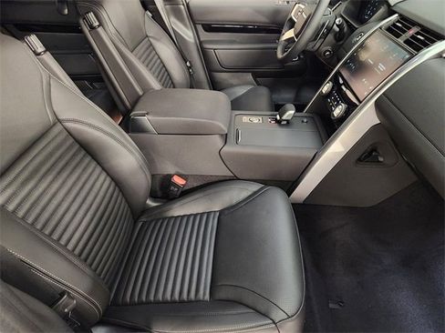 New 2026 Land Rover Discovery S image 3