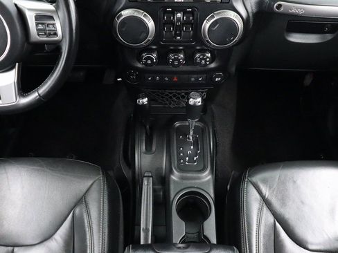 Used 2018 Jeep Wrangler Unlimited Sahara image 21