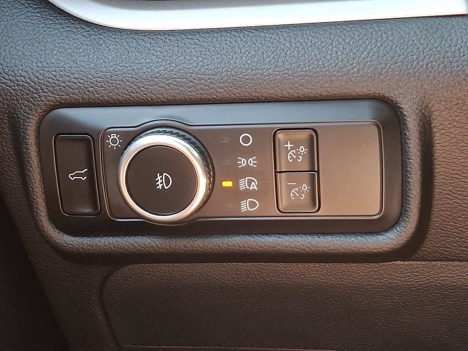 Used 2023 Ford Explorer XLT w/ Equipment Group 202A AWD/4WD image 24