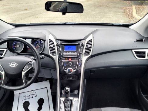 Used 2017 Hyundai Elantra GT image 15