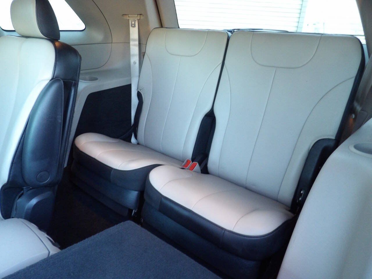 Used 2006 Chrysler Pacifica Touring FWD image 10