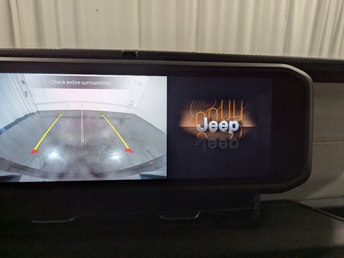 Used 2024 Jeep Wrangler Unlimited Sahara image 27