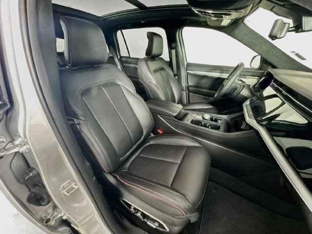 Used 2024 Jeep Wagoneer Launch Edition AWD/4WD image 33
