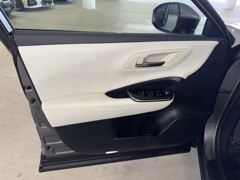 Used 2025 Toyota Crown Limited image 16