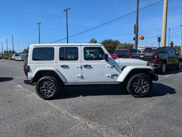 Used 2025 Jeep Wrangler Unlimited Sahara AWD/4WD image 5