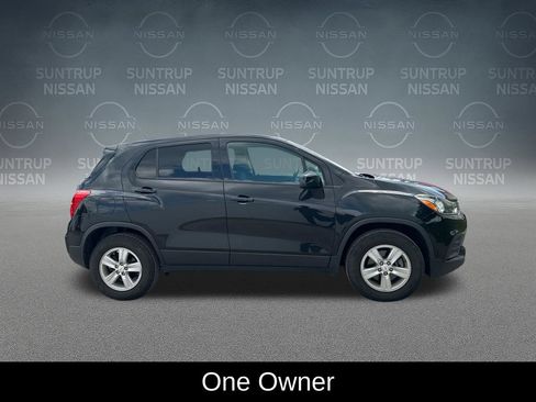 Used 2020 Chevrolet Trax LS w/ Tint and Cruise Package AWD/4WD image 7