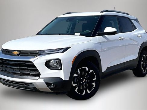 Certified 2023 Chevrolet TrailBlazer LT w/ Convenience Package FWD image 3