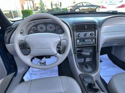 Used 2000 Ford Mustang Convertible RWD image 7