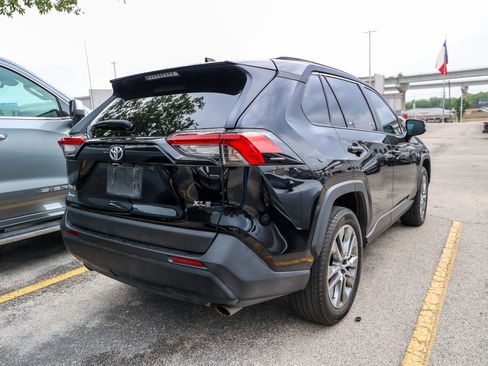 Used 2023 Toyota RAV4 XLE Premium FWD image 8