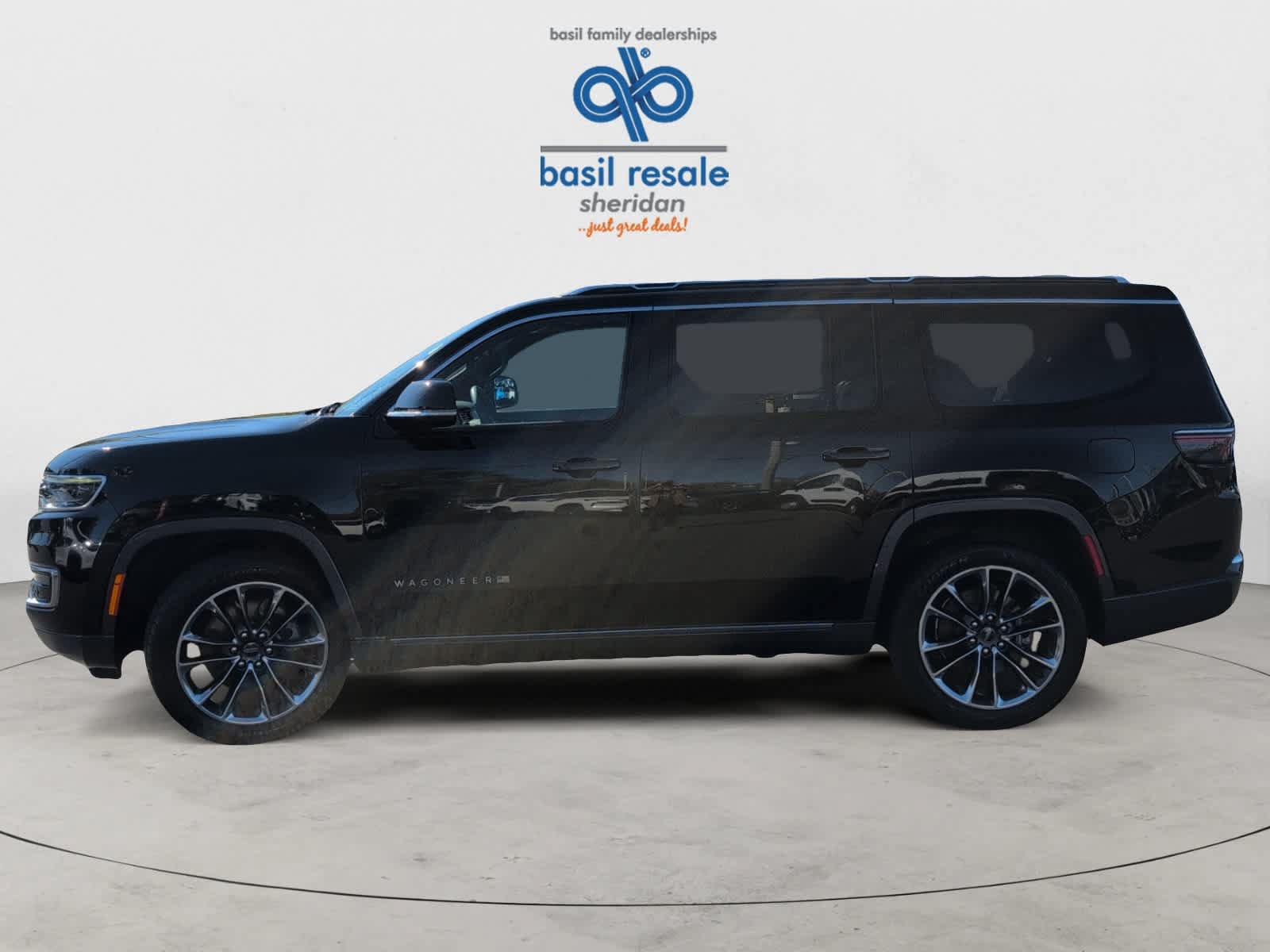 Used 2022 Jeep Wagoneer Series III w/ Premium Group I AWD/4WD image 3