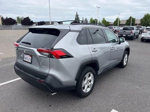 Used 2021 Toyota RAV4 XLE w/ XLE Grade Weather Package image 5