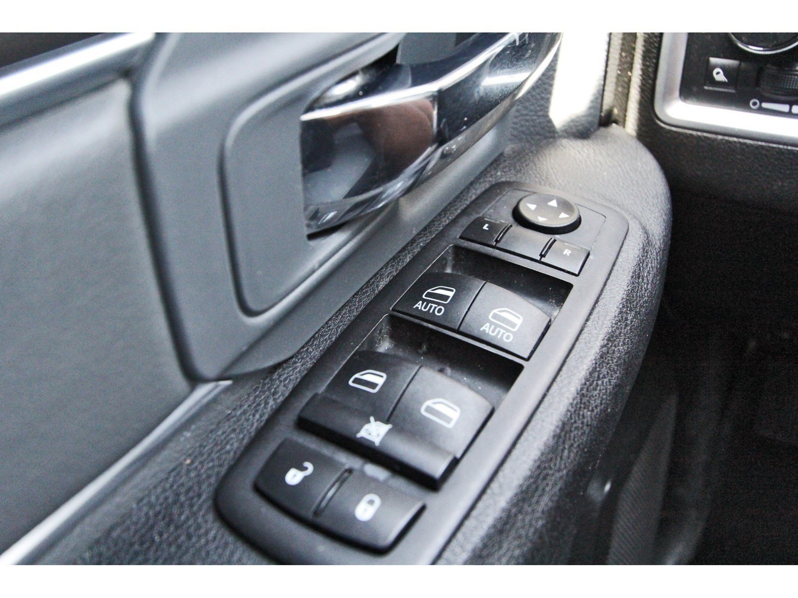 Used 2024 RAM 1500 Classic SLT AWD/4WD image 20