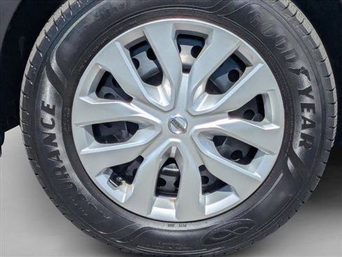 Used 2020 Nissan Rogue S FWD image 23