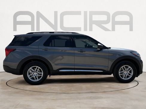 Used 2025 Ford Explorer Active RWD image 11