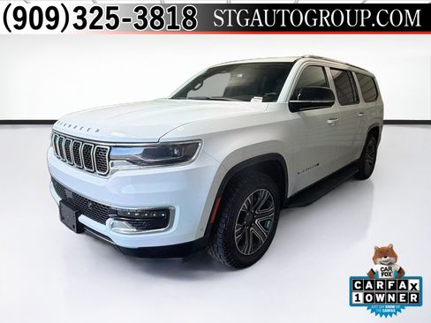 Used 2024 Jeep Wagoneer L Series II w/ Flexible Seating Group RWD image 1