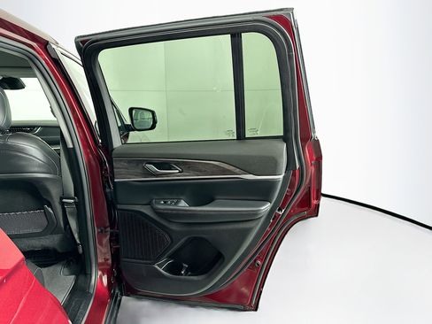 Used 2023 Jeep Grand Cherokee Limited image 30