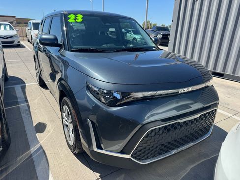 Certified 2023 Kia Soul LX FWD image 5