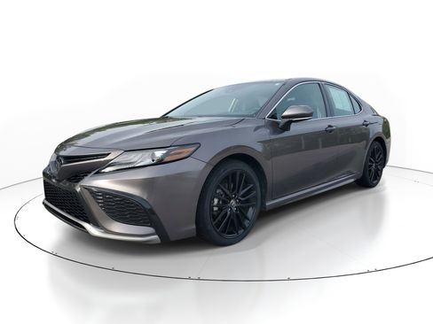 Used 2024 Toyota Camry XSE image 3