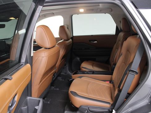 Used 2023 Nissan Pathfinder Platinum AWD/4WD image 19