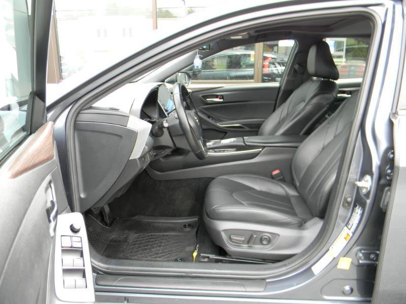 Used 2019 Toyota Avalon XLE w/ Moonroof Package FWD image 11