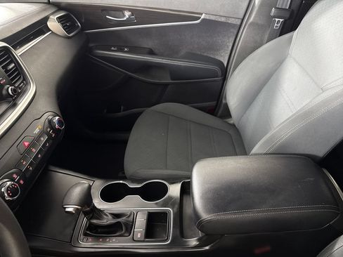 Used 2019 Kia Sorento FWD image 17