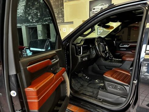Used 2024 GMC Sierra 1500 Denali Ultimate AWD/4WD image 16