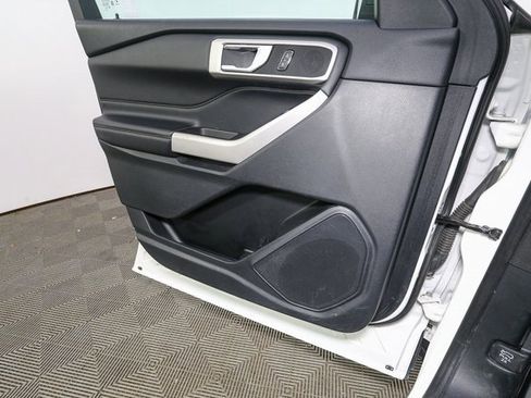 Used 2022 Ford Explorer XLT image 37