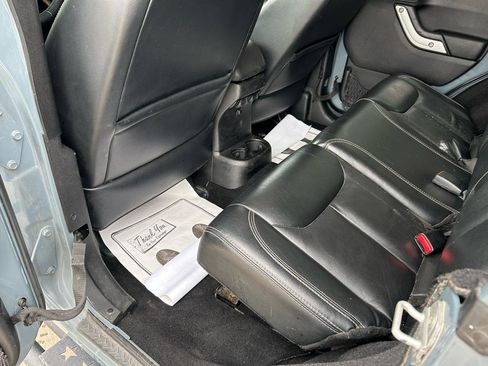 Used 2014 Jeep Wrangler Unlimited Rubicon w/ Dual Top Group image 9