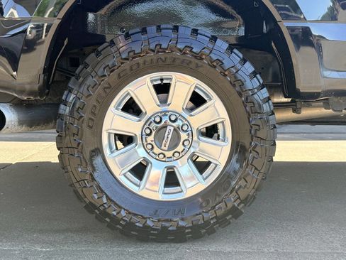 Used 2022 Ford F250 Platinum w/ FX4 Off-Road Package image 13