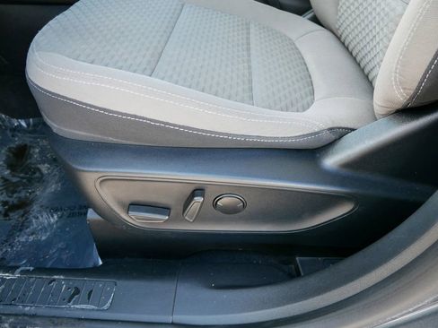 Used 2021 Ford Escape SE image 8