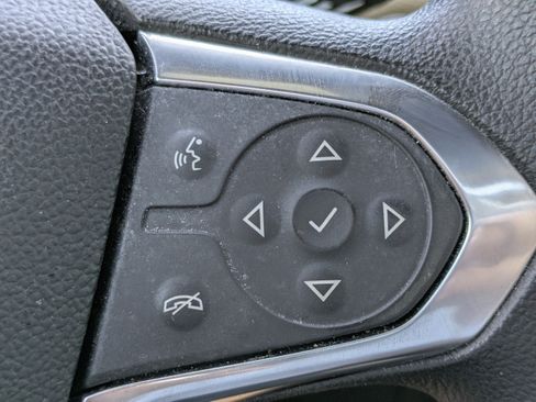 Used 2023 Chevrolet Traverse LS FWD image 21