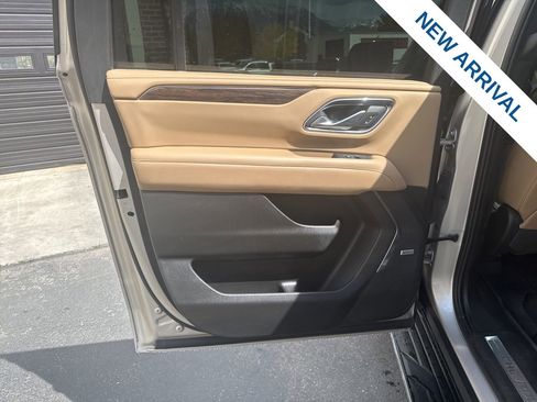Used 2022 Chevrolet Suburban Premier AWD/4WD image 18