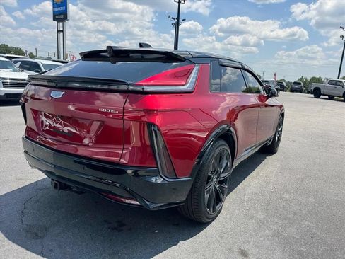 Used 2025 Cadillac Lyriq Sport AWD/4WD image 5