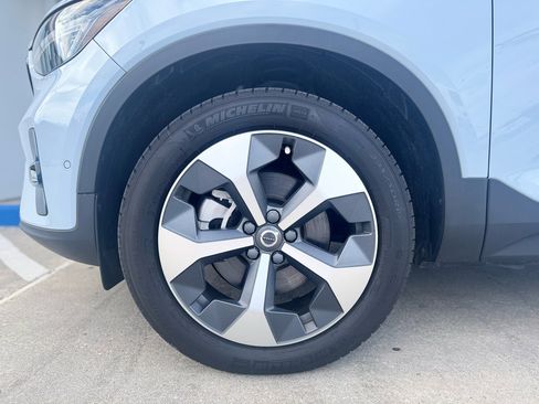 Used 2024 Volvo XC40 B5 Plus w/ Protection Package Premier image 18