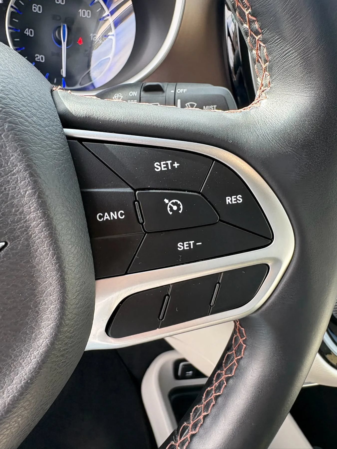 Used 2018 Chrysler Pacifica Touring-L FWD image 19