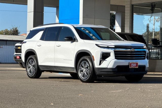 Used 2025 Chevrolet Traverse LT AWD/4WD image 2