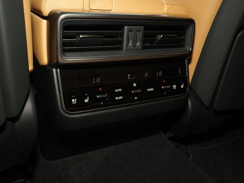 Used 2026 Lexus LX 600 4WD w/ Luxury Package image 23