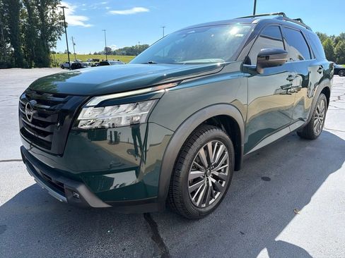 Used 2022 Nissan Pathfinder SL w/ SL Premium Package FWD image 4