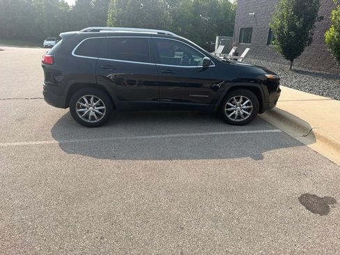 Used 2018 Jeep Cherokee Limited AWD/4WD image 4