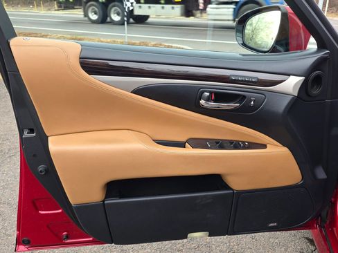 Used 2015 Lexus LS 460 AWD w/ Comfort Package image 10