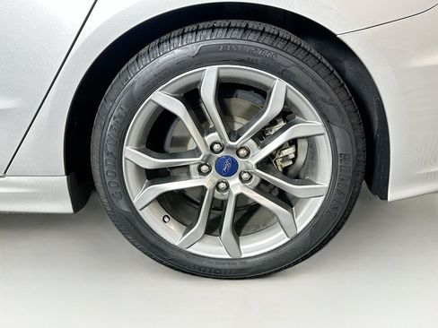 Used 2019 Ford Fusion Titanium image 11