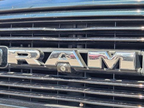 Used 2019 RAM 1500 Laramie AWD/4WD image 16