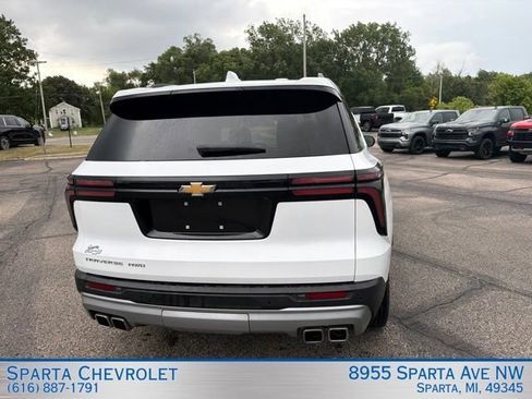 Used 2025 Chevrolet Traverse LT w/ Sun and Wheel Package AWD/4WD image 4