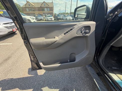 Used 2014 Nissan Frontier SV w/ SV Value Truck Package AWD/4WD image 29