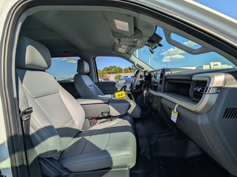 New 2025 Ford F550 4x4 Crew Cab image 9