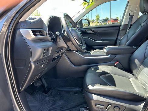 Used 2023 Toyota Highlander XLE FWD image 23